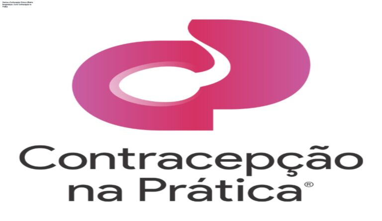 Médico revisando casos de contracepção prática com material impresso do curso Contracepção na Prática
