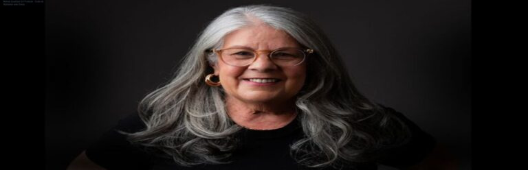 Curso online LoveCare 2.0 mostrando cuidador aplicando técnica de manejo de agressividade em paciente com Alzheimer