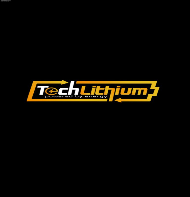 Técnico usando TechLithium para manter baterias de lítio com desempenho máximo