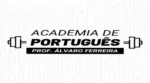 Estudante analisando videoaulas da Academia do Português Álvaro Ferreira focadas em resolução de questões de concursos