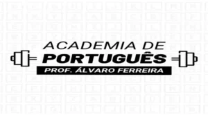 Estudante analisando videoaulas da Academia do Português Álvaro Ferreira focadas em resolução de questões de concursos