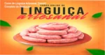 Cena de produção de linguiça artesanal com temperos naturais e equipamentos de charcutaria