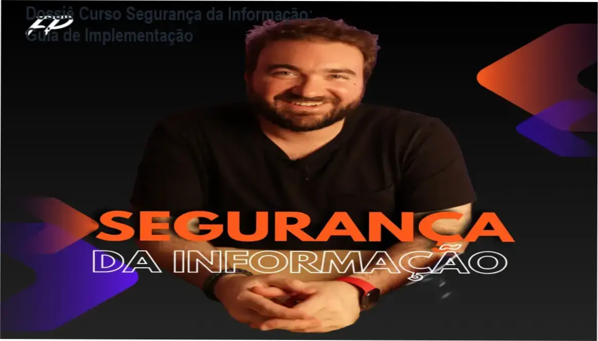 Profissional de tecnologia estudando o Curso Online Segurança da Informação de Felipe Palhares para implementar LGPD