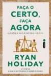 Capa do ebook mostrando Ryan Holiday com fundo de livros e símbolos de justiça