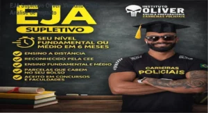 Estudante utilizando dispositivo digital para concluir o curso EJA Supletivo Óliver