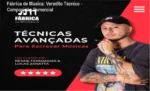 Renne Fernandes ensinando estrutura de música comercial no curso Fábrica de Música