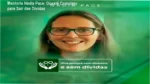 Mulher organizada analisando planilhas financeiras e celular, representando a liberdade da Mentoria Nádia Pace