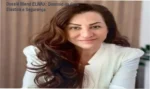 Profissional de estética aplicando técnica de depilação com cera elástica de forma segura