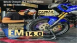 Demonstração técnica de detalhamento e limpeza artesanal em motocicleta profissional
