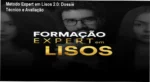 Profissional da beleza realizando diagnóstico capilar técnico para alisamento seguro