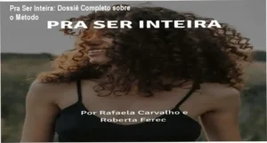 Mulher sorrindo em um momento de tranquilidade buscando autoconhecimento