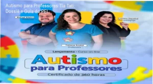 Professor utilizando materiais pedagógicos do curso Autismo para Professores Tia Tati em sala de aula