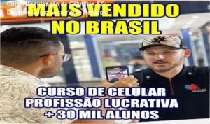 Técnico realizando manutenção avançada em placa de smartphone seguindo a metodologia Isatec