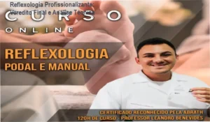 Especialista aplicando técnicas de Reflexologia Podal e Manual do curso profissionalizante