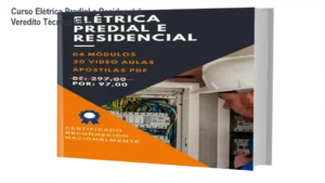 Estudante analisando diagramas técnicos do Curso de Elétrica Predial e Residencial