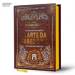 Livro A Arte da Sabedoria de Baltasar Gracián edição luxo capa dura sobre mesa de estudos